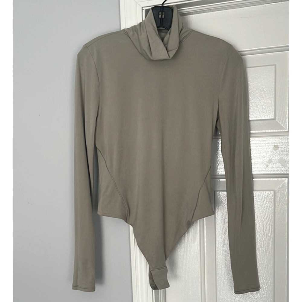 Sandstone Wundermost Nulu turtle neck Bodysuit medium